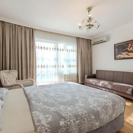 Dilek 8 * Istambul